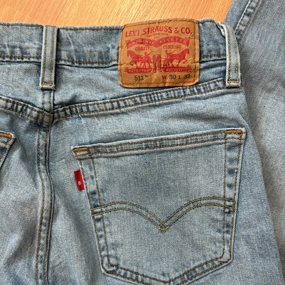 [30] Levi’s Straight Leg Denim Jeans - Picture 3 of 4
